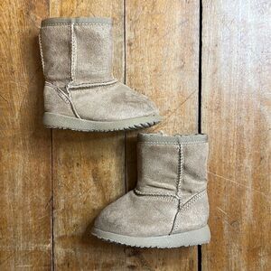 Tan Ugg style boots size 2 baby brown faux fur lined winter boots unisex